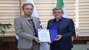 تجلیل رئـیس دانــشگاه ارومیه از دبیر اجرایی دهمین کنگره ملی گیاهان دارویی 
